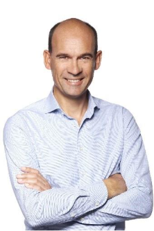 A person with his arms crossed

AI-generated content may be incorrect.